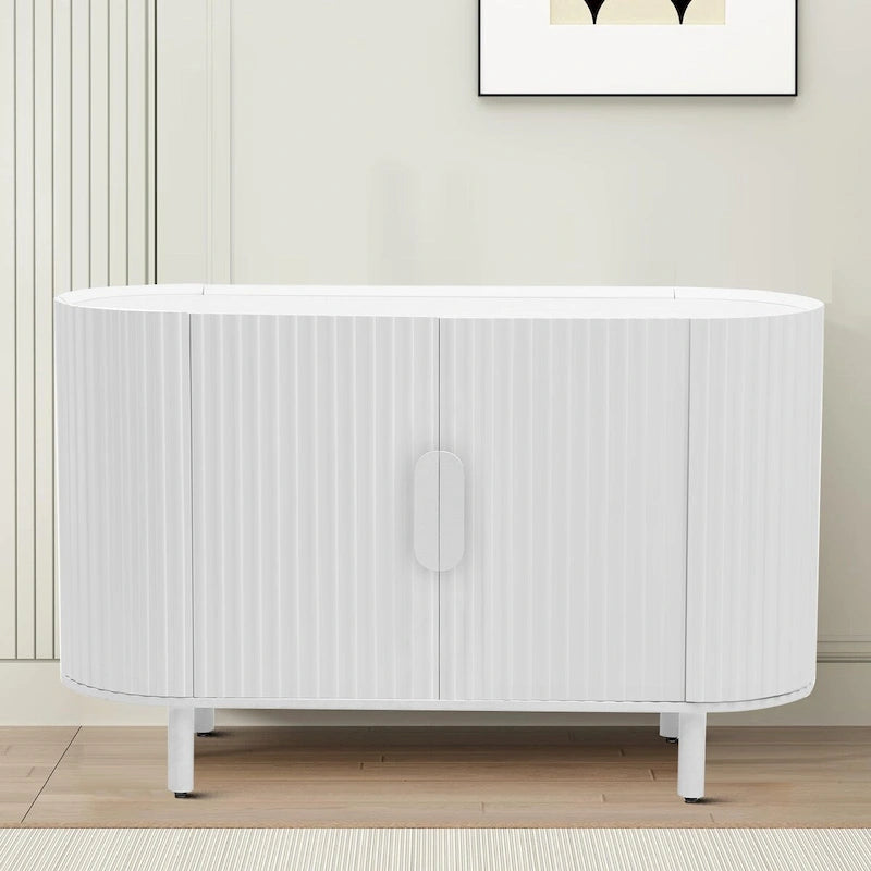 Buffet moderne et élégant en bois avec portes de placard à rayures verticales