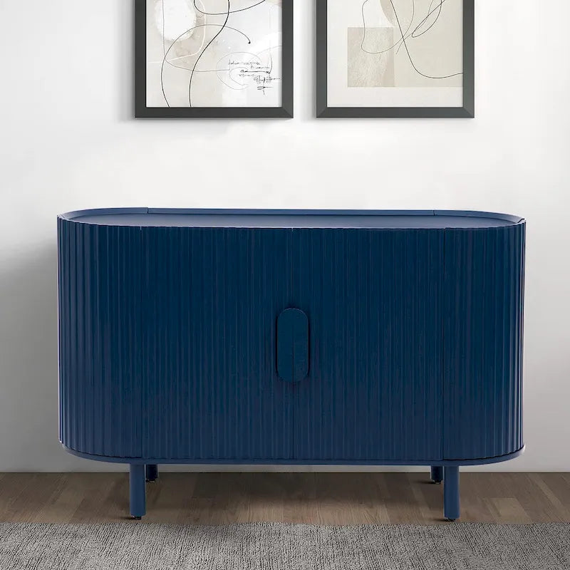 Buffet moderne et élégant en bois avec portes de placard à rayures verticales